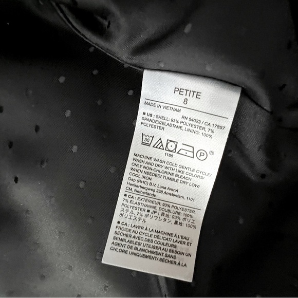 Elegant Cropped Blazer - Picture 3 of 5